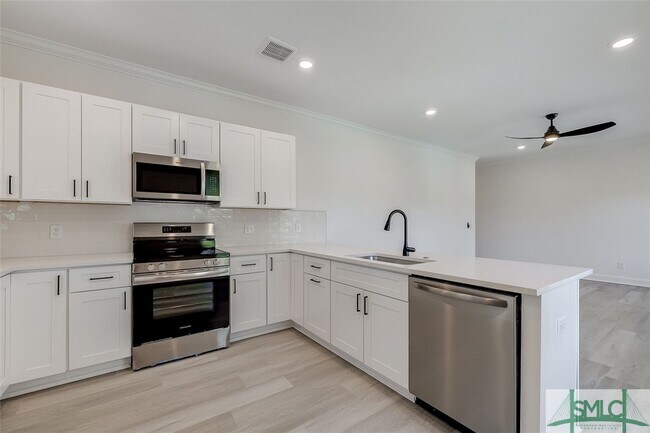 Building Photo - 1615 Le Grand St