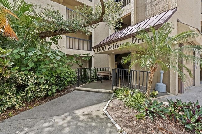 Building Photo - 1942 Golf View Dr