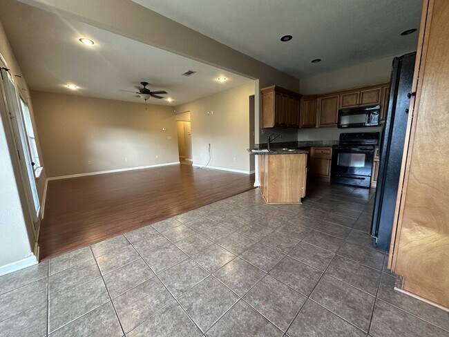 Building Photo - 6863 Par Rd 7137