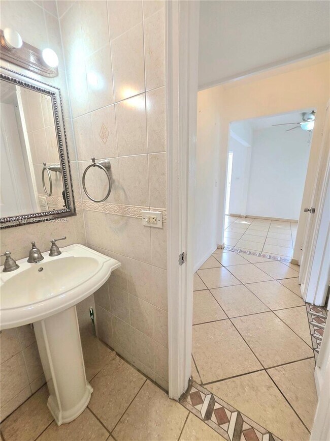 Building Photo - 7501 Byron Ave