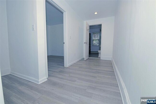Building Photo - 454 Undercliff Ave