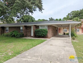 Building Photo - Great 2 Bedroom Duplex in Fort Walton Beach!