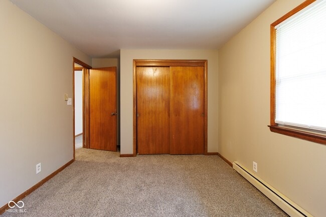 Building Photo - 923 Hattie Dr