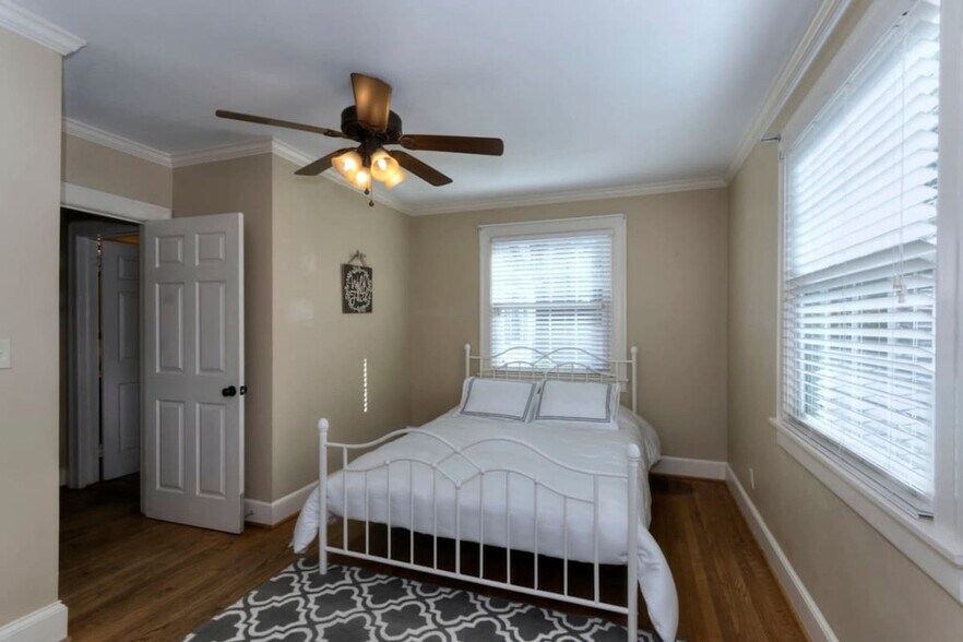 Building Photo - 1416 S Dixon Dr