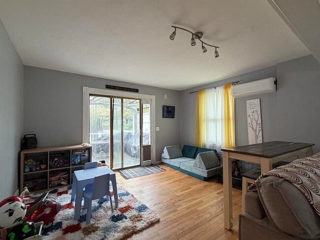 Building Photo - 34 B St