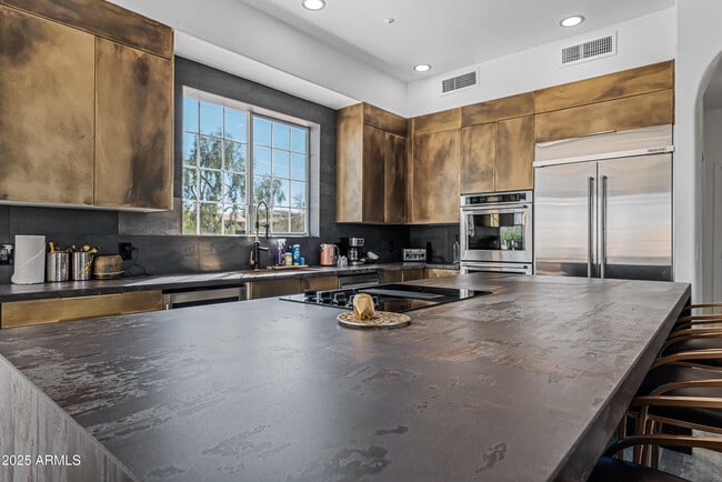 Building Photo - 15831 E Thistle Dr