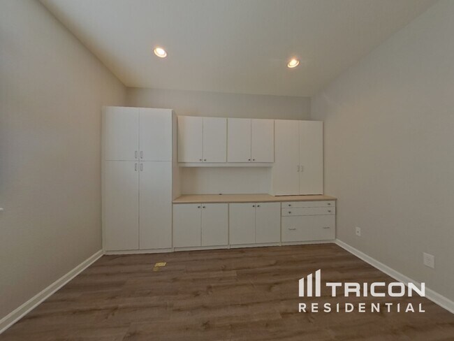 Building Photo - 781 Dublin Pl