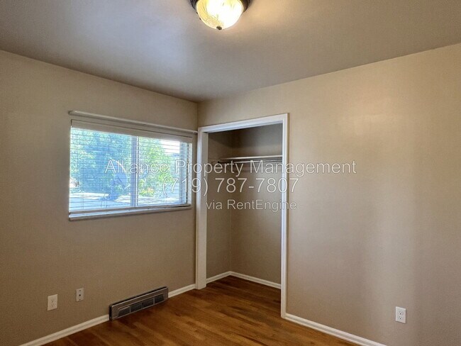 Building Photo - 1345 Pike Dr