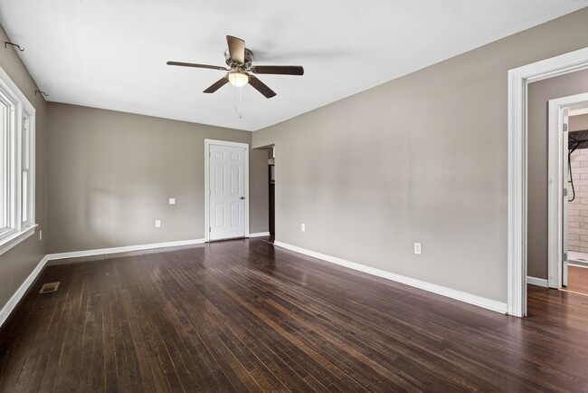Building Photo - Pet Friendly House