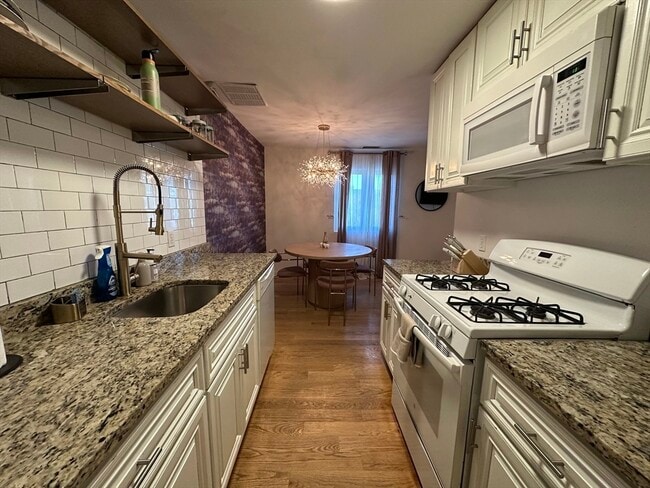 Building Photo - 66 St James Pl