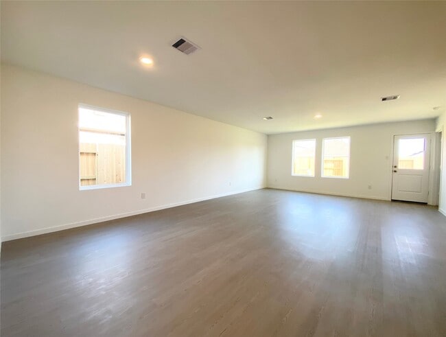 Building Photo - 26735 Willow Ln