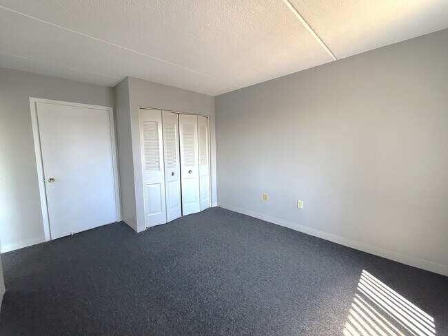 Building Photo - 65 North Point Dr