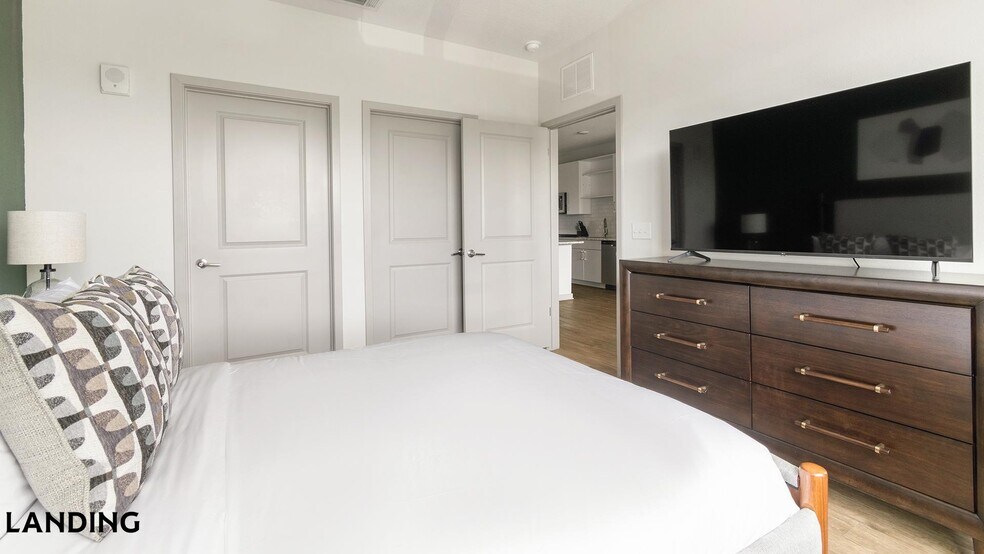 Building Photo - 7311 Baymeadows Way
