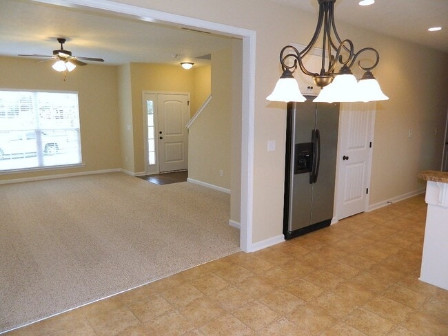 Building Photo - 899 Westlawn Dr