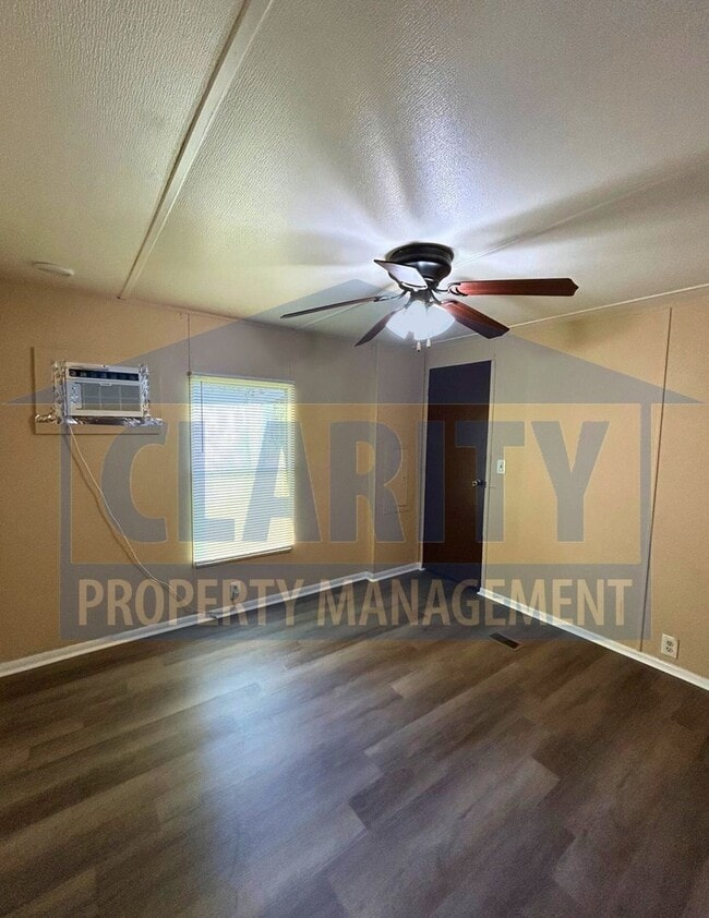 Building Photo - Cozy, two bedroom home!