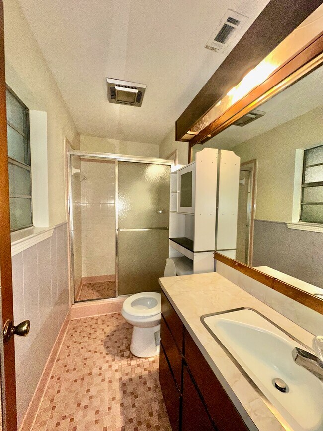 Building Photo - 38 Circle Dr