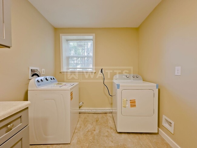 Building Photo - 1022 28th Pl S