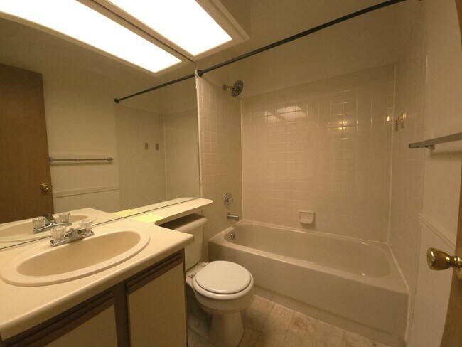 Building Photo - Spacious Tri-Level Home in Lafayette