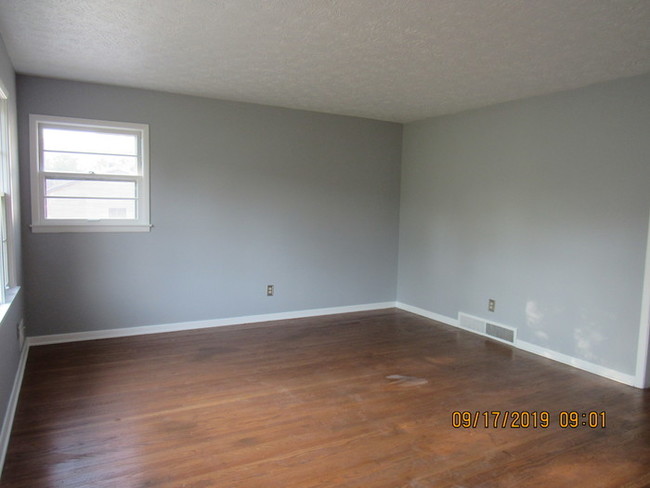 Building Photo - SECTION 8 ACCEPTED - 4550 S Keystone Ave