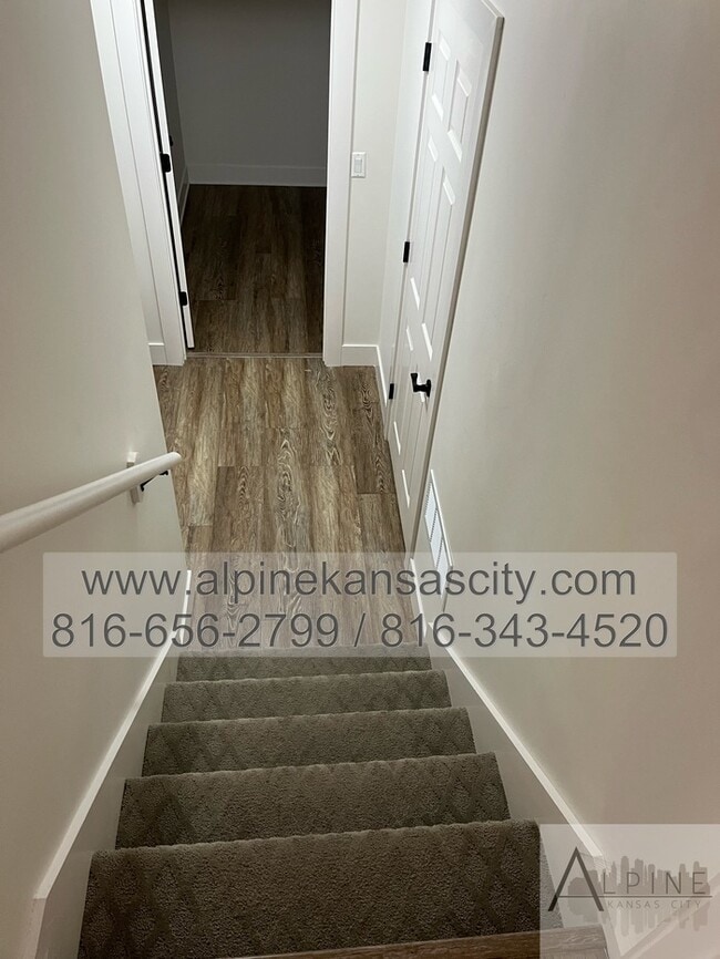 Building Photo - Gorgeous Multi Level Side by Side Split, P...
