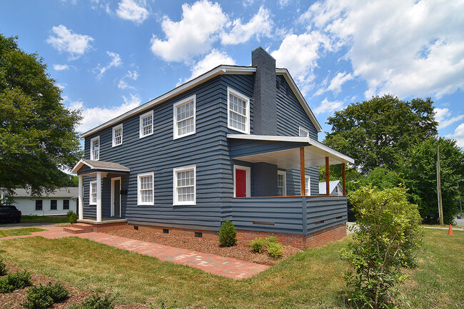 Front/Side entry Apartment #2 - 721 S Washington St