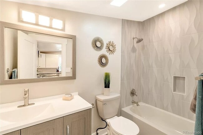 Building Photo - 2868 Benton St