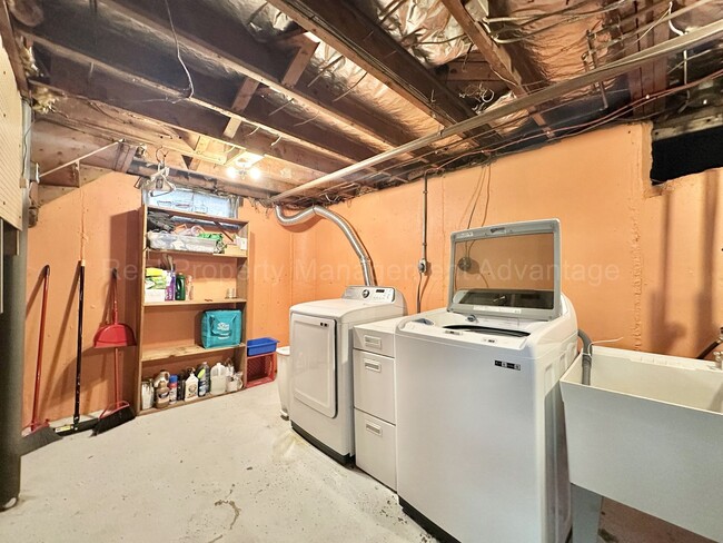 Building Photo - Spacious 4-Bedroom, 2-Bath Home in Clawson – Minutes from Downtown!