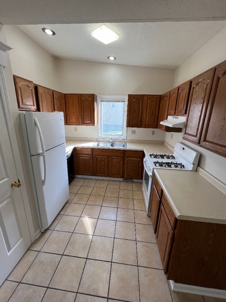 Building Photo - 1823 Hutchins Ave