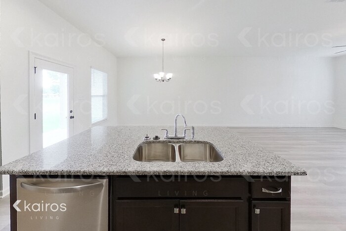 Building Photo - 112 Teddy Ln