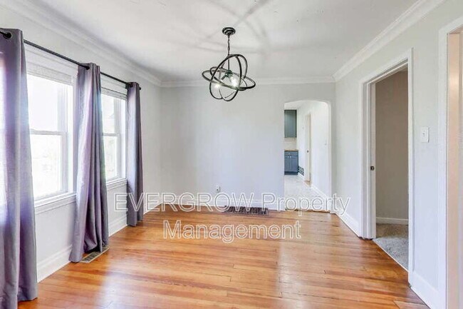 Building Photo - 321 Albany St