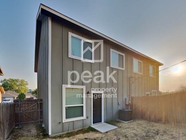 Building Photo - Fort Worth Duplex NOW LEASING for a July M...