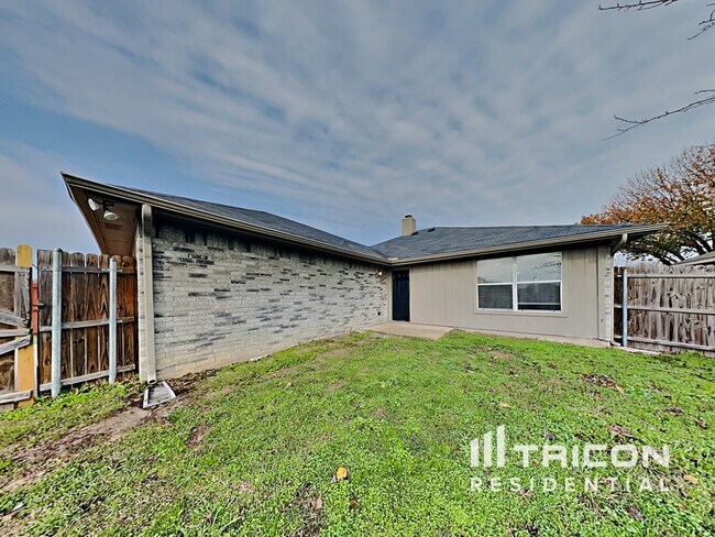 Building Photo - 2834 Coral Dr