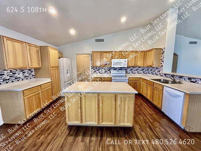 Building Photo - 624 S 108th Pl