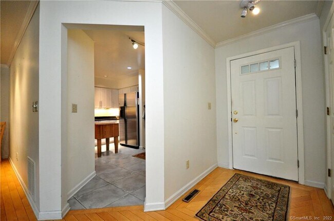 Building Photo - 93 Litchfield Ponds Dr