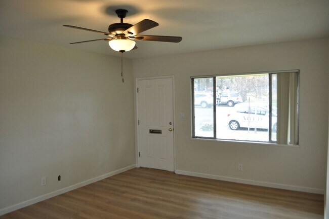 Building Photo - 560 Cajon St