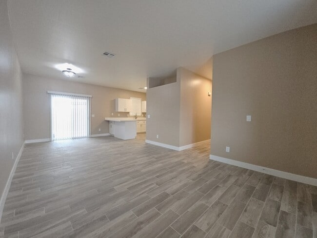 Building Photo - Newly Renovated 3 bed 2 bath home in San Tan Valley