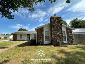 Building Photo - Huge 3BR/2BA Near Germantown Border | 1,751 Sq Ft, Hardwood Floors & Rustic Fireplace