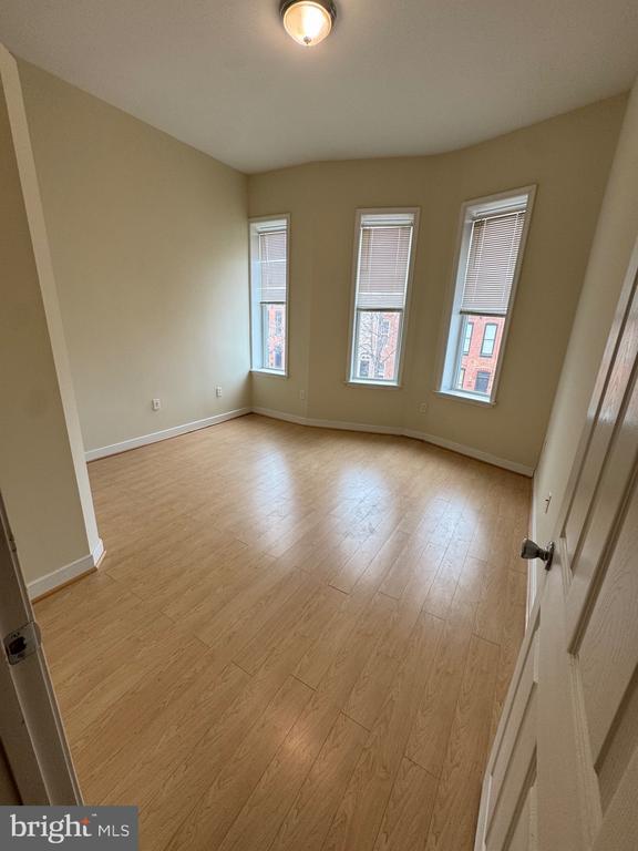 Building Photo - 445 E Fort Ave