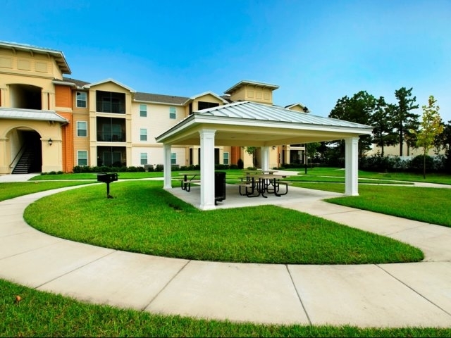 Picnic Area - Fountains at San Remo Court