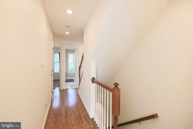 Building Photo - 303 S Henry St