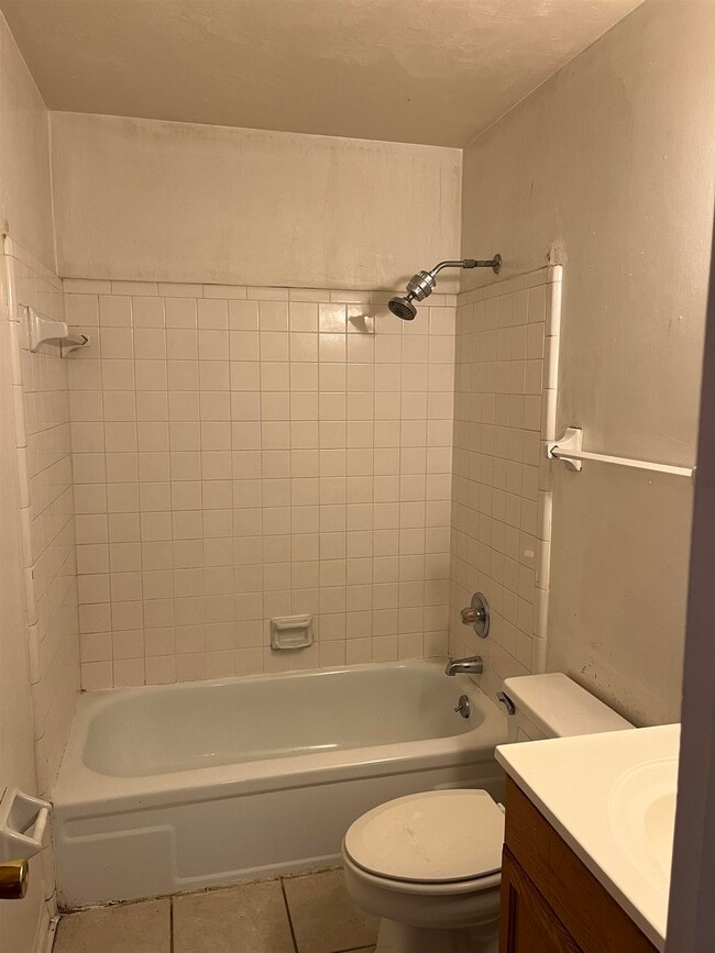 Building Photo - 2007 Bradford Ct