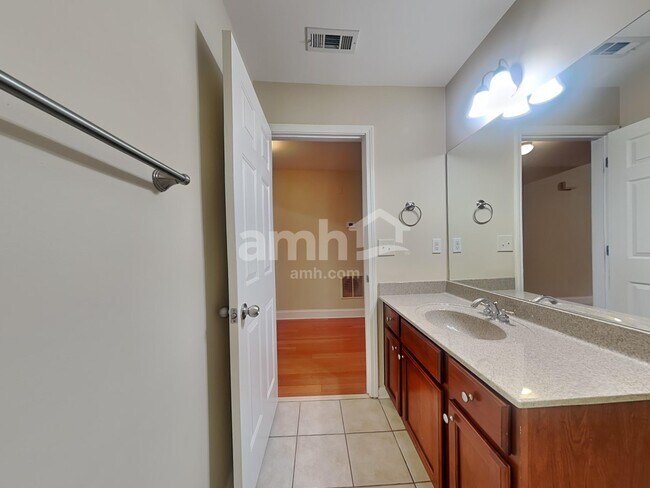 Building Photo - 2116 Benchmark Dr SW