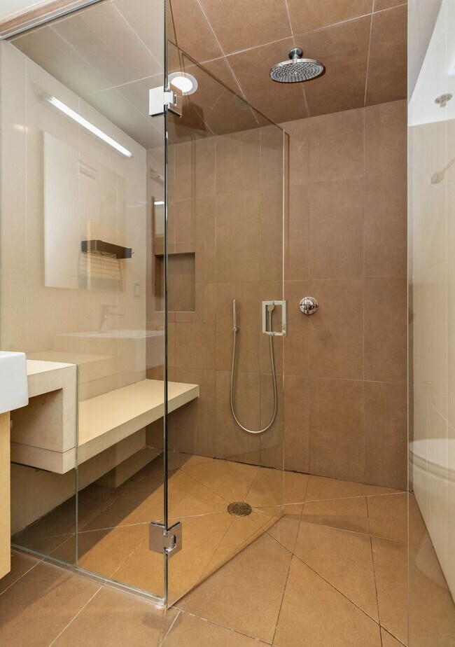 Building Photo - 309 E 5th St