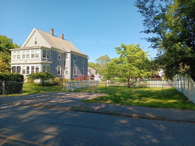 Building Photo - 61 Spruce St