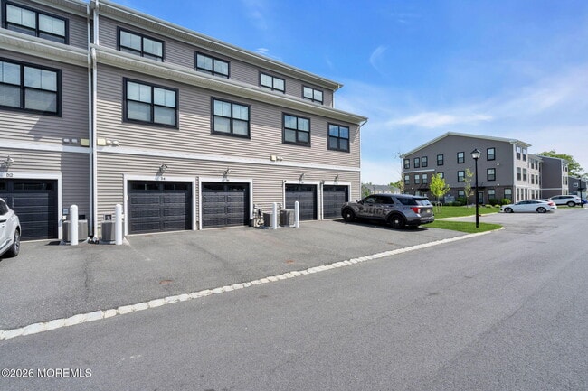 Building Photo - 54 Midway Rd S