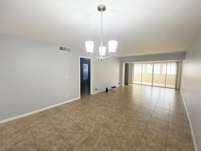 Building Photo - 1100 Boxwood Dr