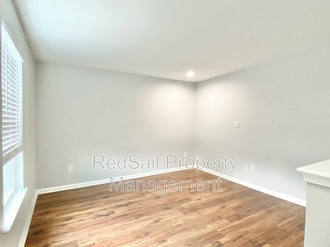 Building Photo - 642 Kelso Dr