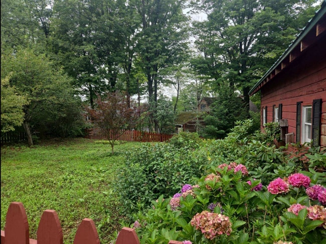 Building Photo - 409 Peoples Rd