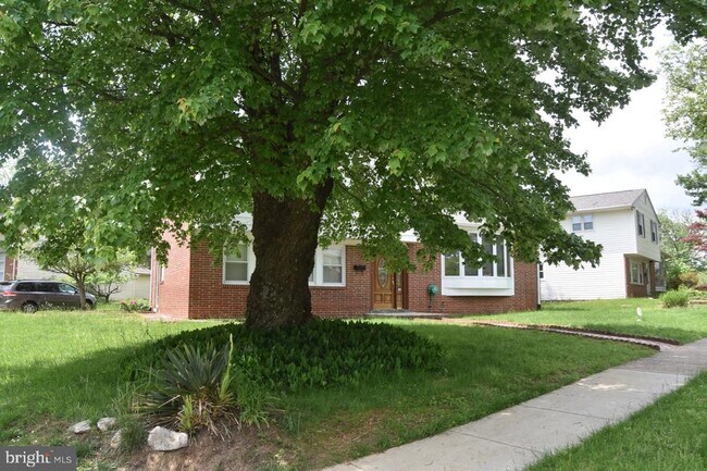 Building Photo - 6820 Cherokee Dr
