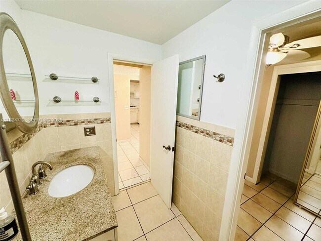 Building Photo - 330 SE 2nd St